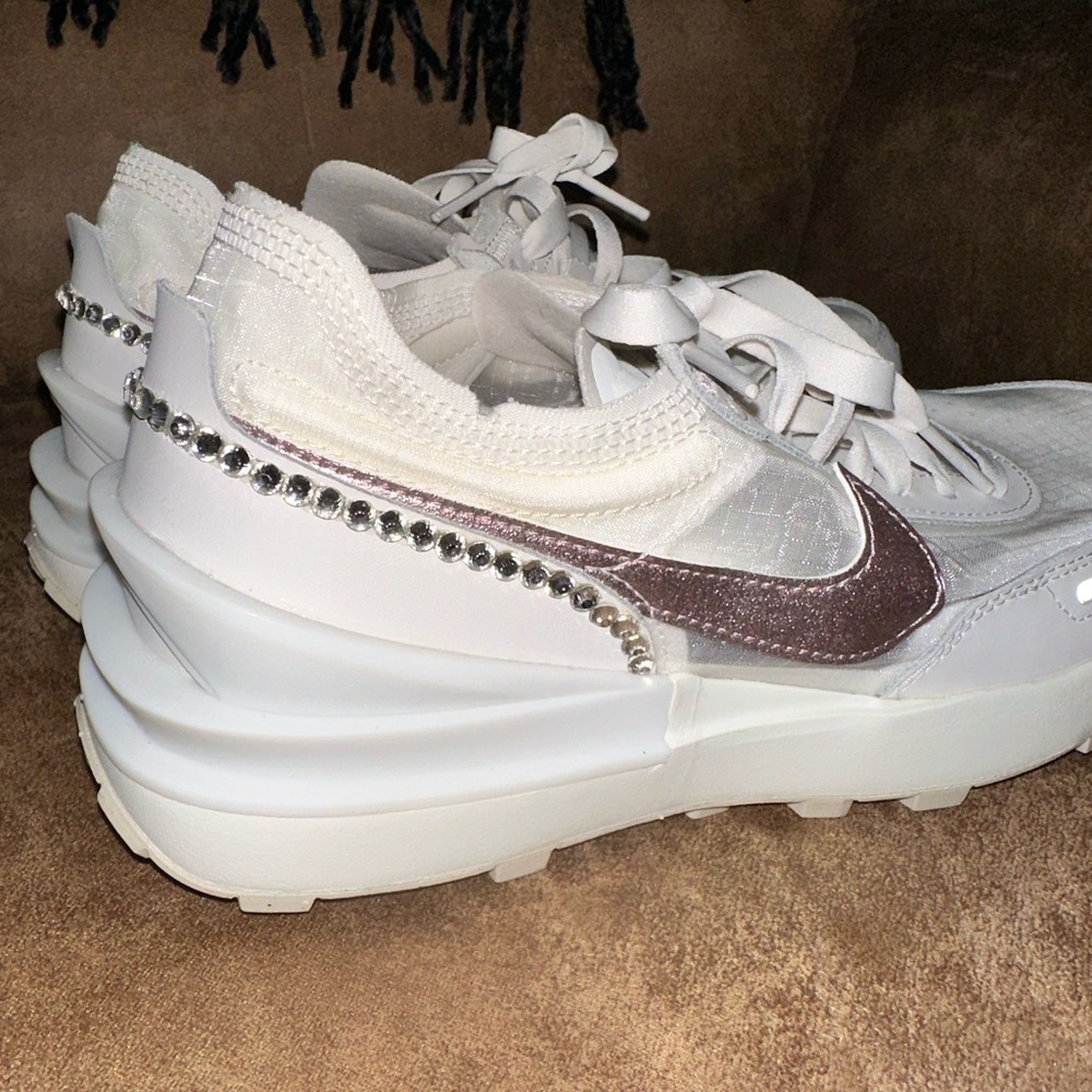 Nike Womenโs Waffle One Shoes - Picture 2 of 8